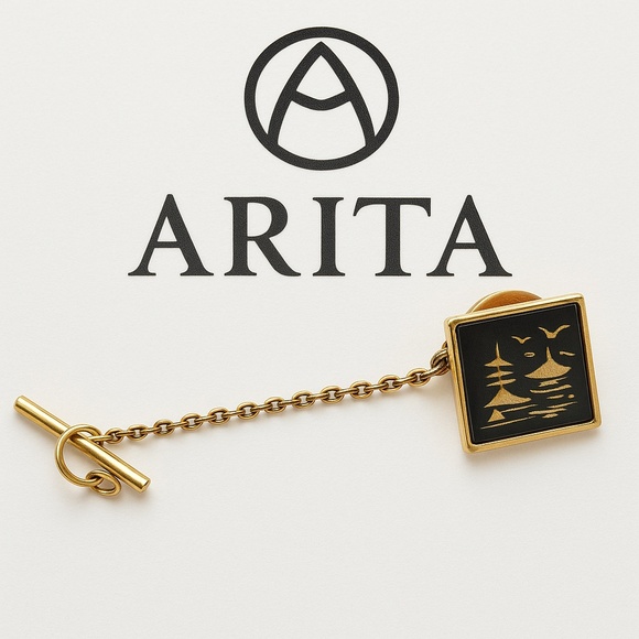 Vintage Arita Hand-Painted Tie Tack / Lapel Pin – Gold & Black Scene – Japan - Picture 1 of 4